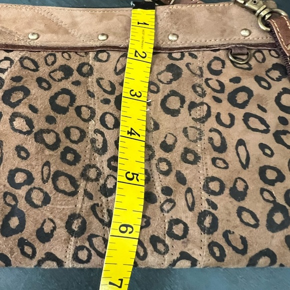 VAAN & CO Leather crossbody with animal print and charms. - Picture 9 of 9
